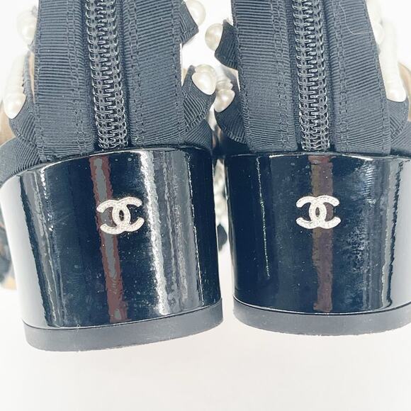 Chanel Pre-Fall 2016 Black Calfskin Pearl Detail Gladiator Sandal size 37 EU - Picture 12 of 16